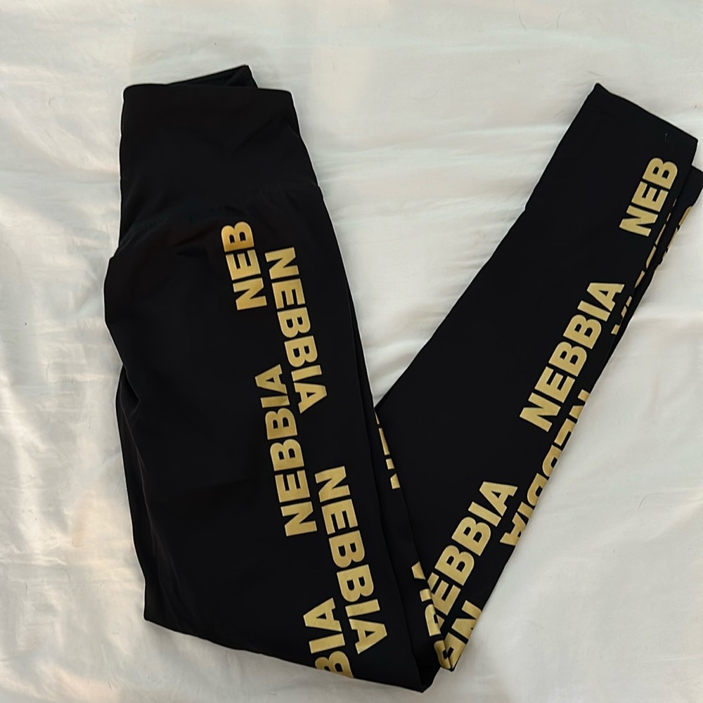 Nebbia fitness butt scrunch leggings size XS